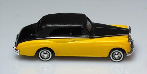 BUSCH 4000 Automovil Rolls Royce color amarillo c/techo,capo y maletero en negro 1:87 (Ver Nota)