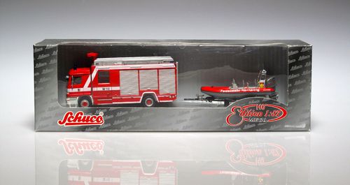Metal fire truck with trailer and lifeboat 1:87